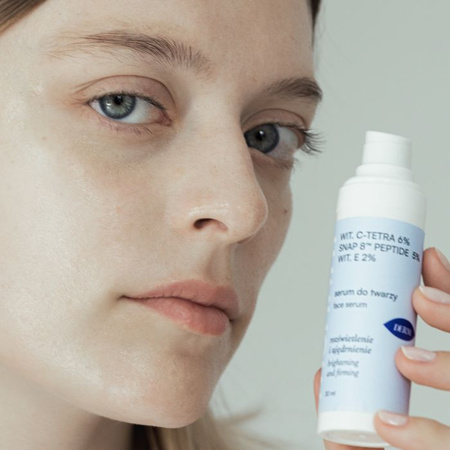 Tightening and brightening face serum with ultra-stable Vitamin C TETRA 6%, neuropeptide SNAP 8™ 5% and Vitamin E 2%.