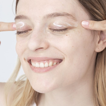 Lifting and firming serum-cream for the eyes and eyelids with peptides and ceramides